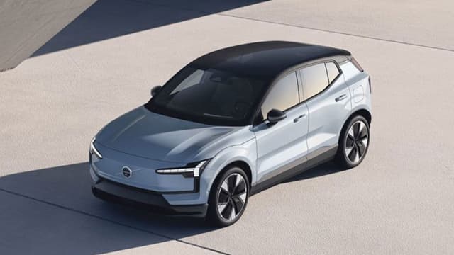 តាមអ្នករាយការណ៏ឱ្យដឹងថា Volvo នឹងប្រមូលរថយន្ត SUV អគ្គិសនីម៉ូដែល EX30 ជាង 40,000 គ្រឿងត្រឡប់មកវិញ ដោយសារឡើងកម្តៅលើអាគុយ