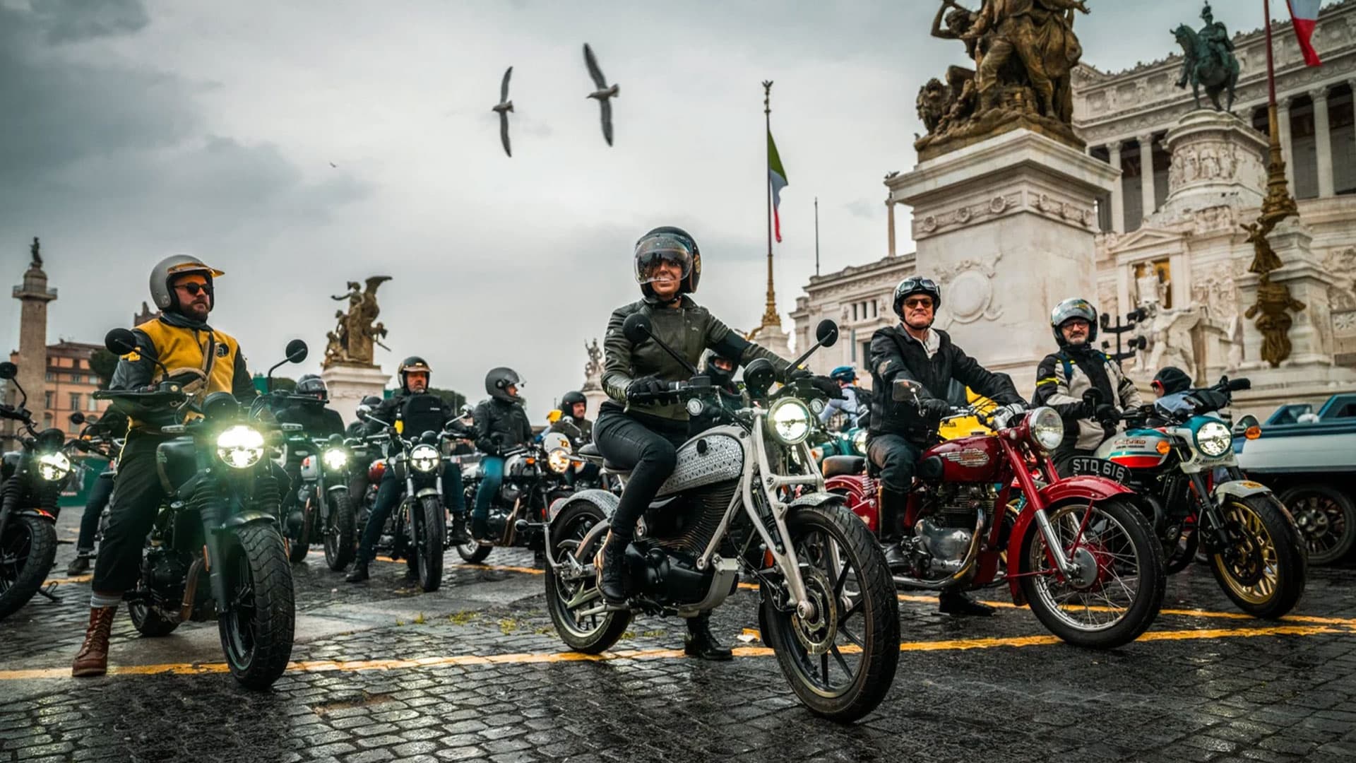 Royal Enfield Flying Flea C6 បង្ហាញខ្លួនជាសាធារណៈក្នុងទីក្រុងរ៉ូម