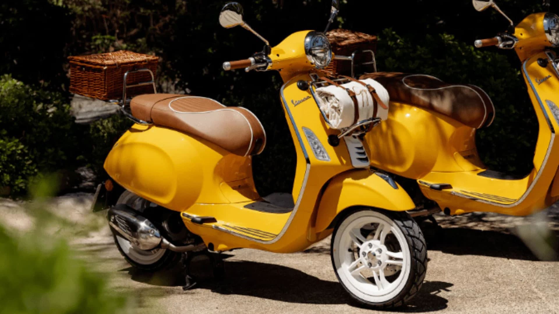 ក្រុមហ៊ុន Vespa បើកបង្ហាញម៉ូតូស្កូតឺស៊េរីមានកំណត់ Vespa x Gigi Primavera 125