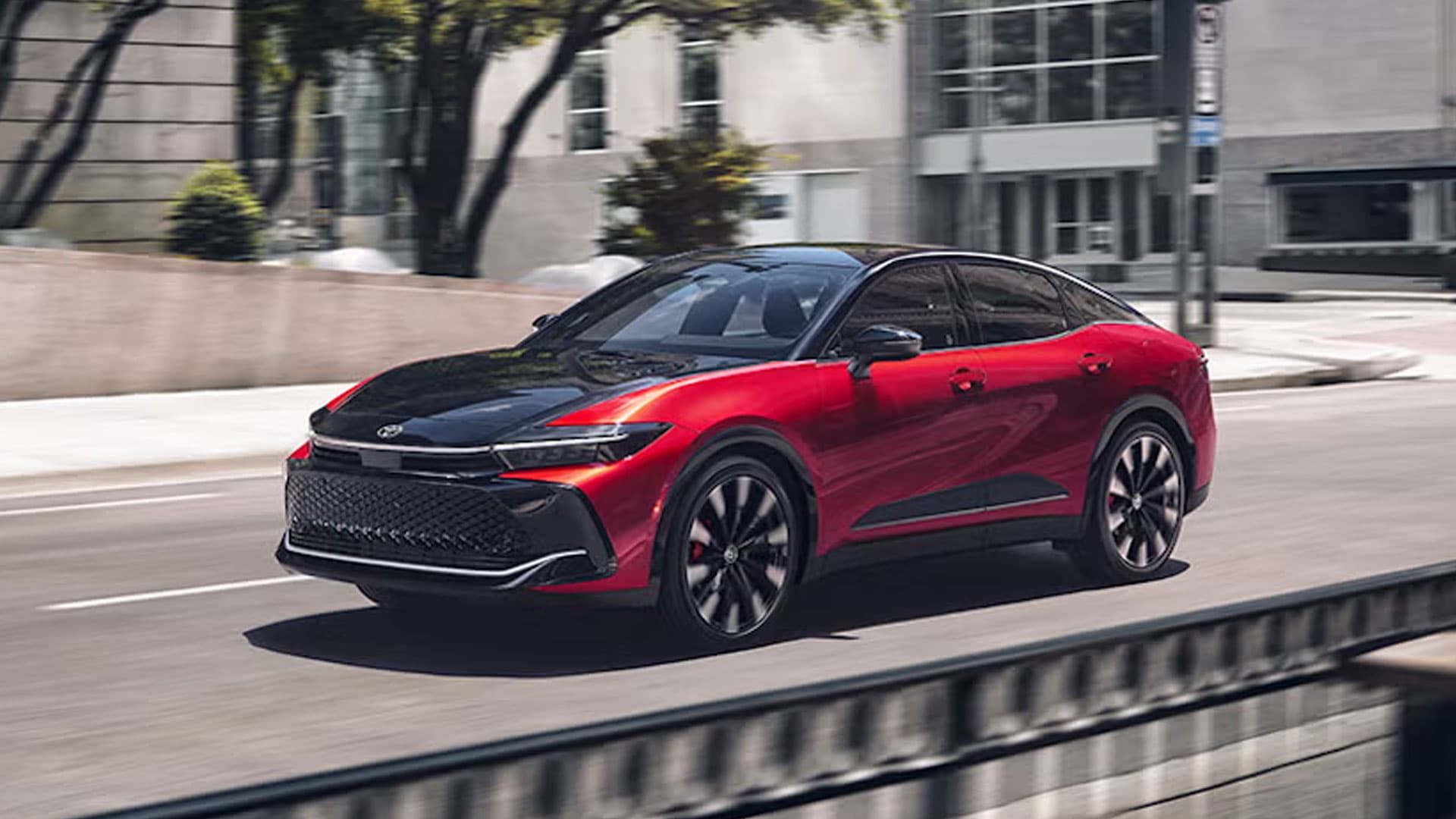 ក្រុមហ៊ុន Toyota ធ្វើបច្ចុប្បន្នភាពរថយន្ត Crown រូបរាងប្លែកសម្រាប់ស៊េរីឆ្នាំ 2027 ជាមួយប្រព័ន្ធ Hybrid ថ្មី
