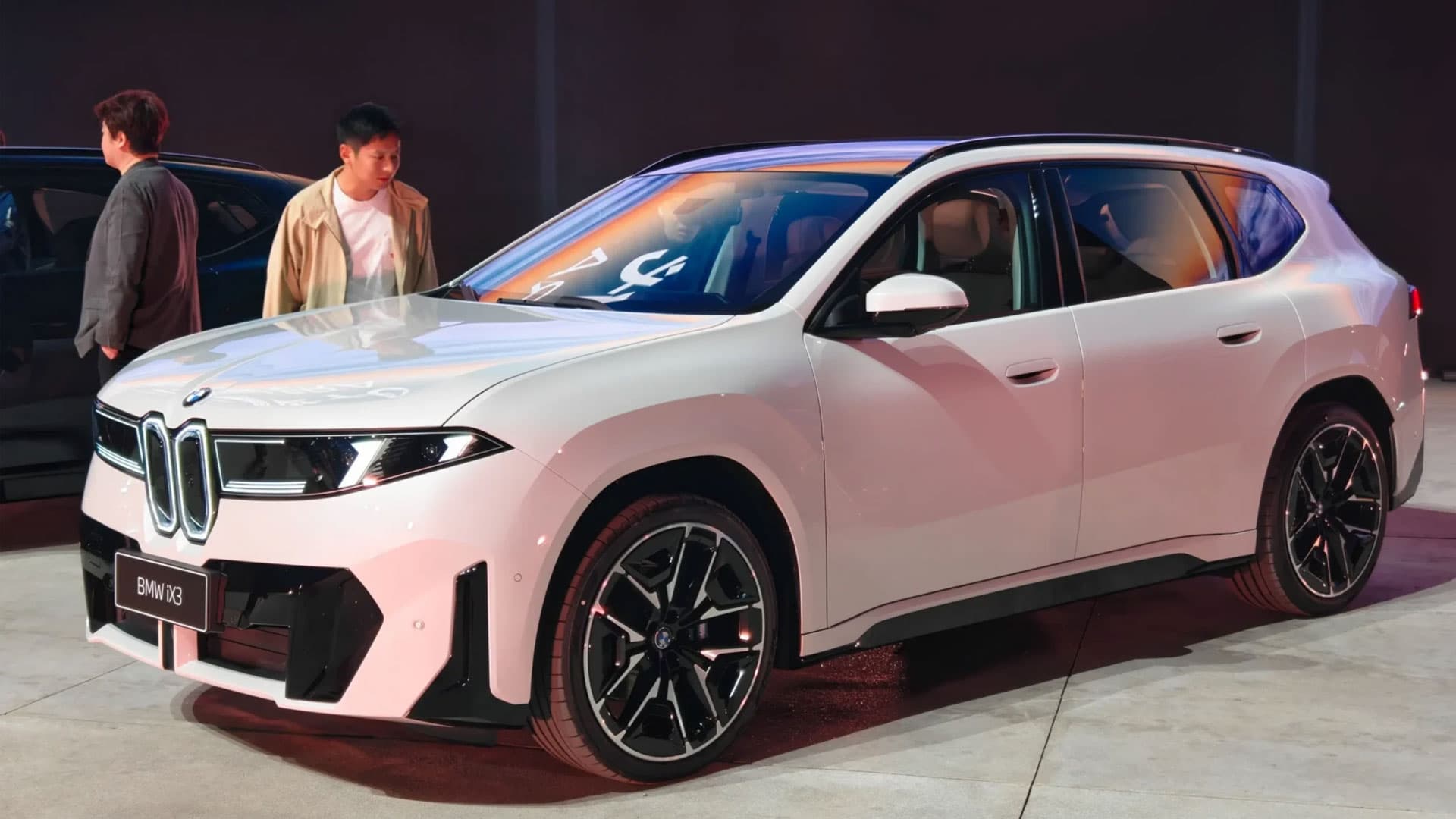 រថយន្តអគ្គិសនី BMW iX3 Long-Wheelbase អាចបើកបរបាន 919 គីឡូម៉ែត្រ និងស៊ីភ្លើងត្រឹម 13.6 kWh/100 គីឡូម៉ែត្រ