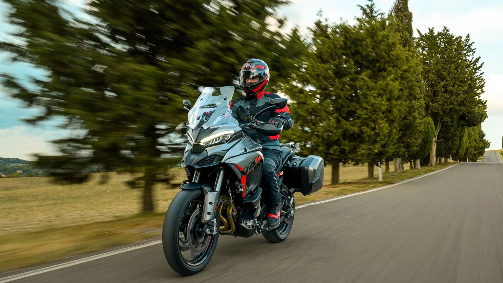 ម៉ូតូ Ducati Multistrada V4 S Grand Tour ទទួលបានគ្រឿងបន្ថែម(Touring Kit) ស្រាប់ពីរោងចក្រ