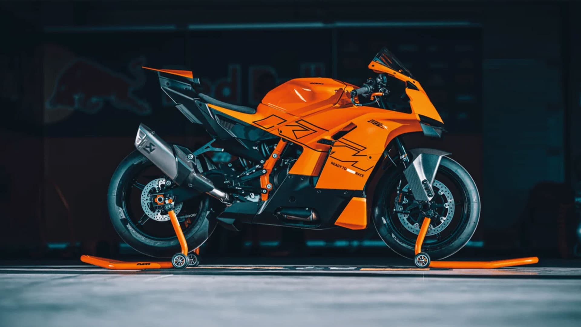 KTM 990 RC R និង 990 Duke R ត្រូវបានដាក់បញ្ចូលក្នុងកម្មវិធីបើកបរល្បង "Orange Test Ride Takeover" ថ្មី