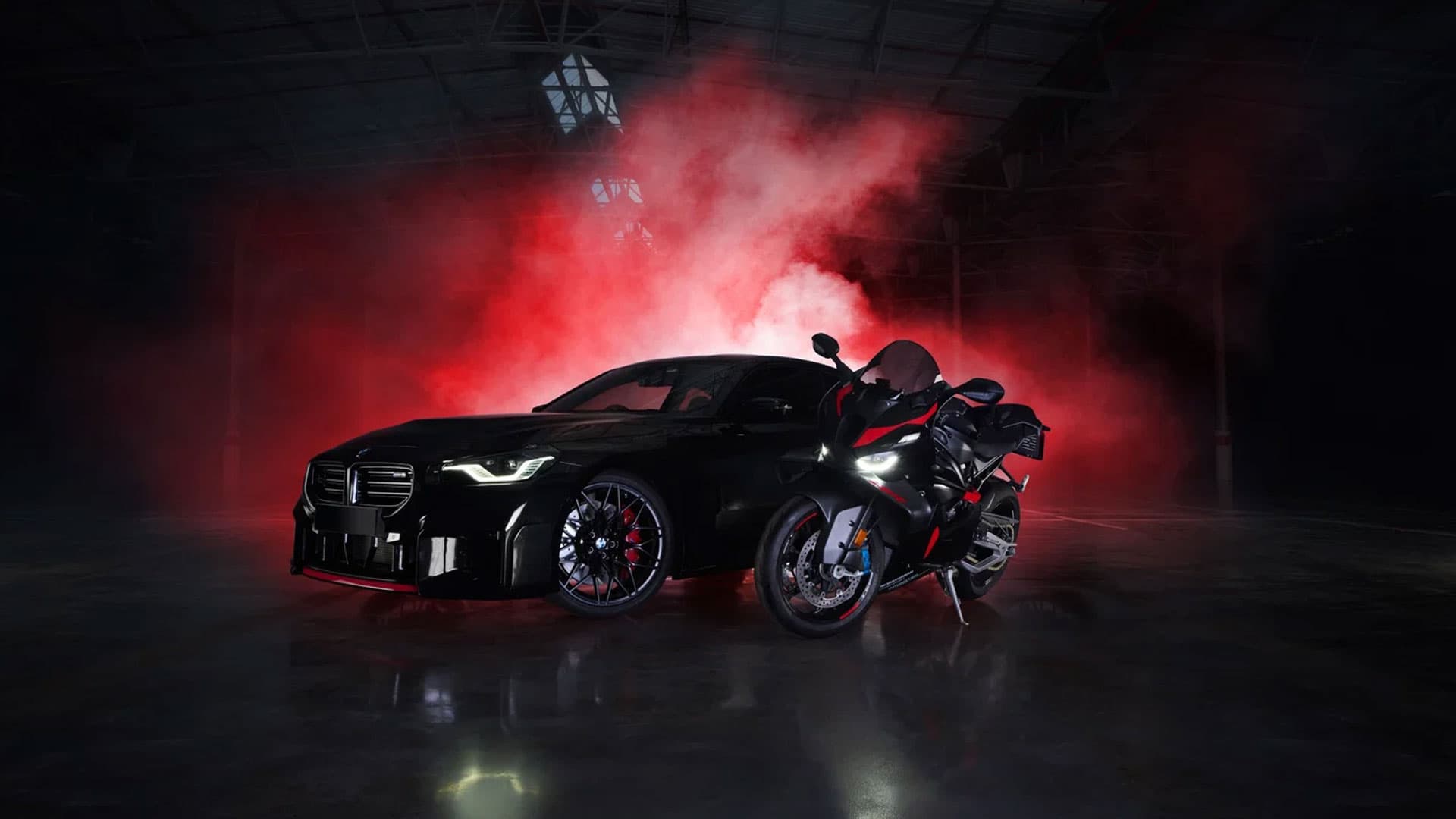 BMW បង្ហាញម៉ូតូ S1000 RR និង M1000 RR ជំនាន់ "M2 Edition" រួមជាមួយរថយន្ត M2 Coupé RR សម្រាប់តែទីផ្សារអាហ្វ្រិកខាងត្បូង